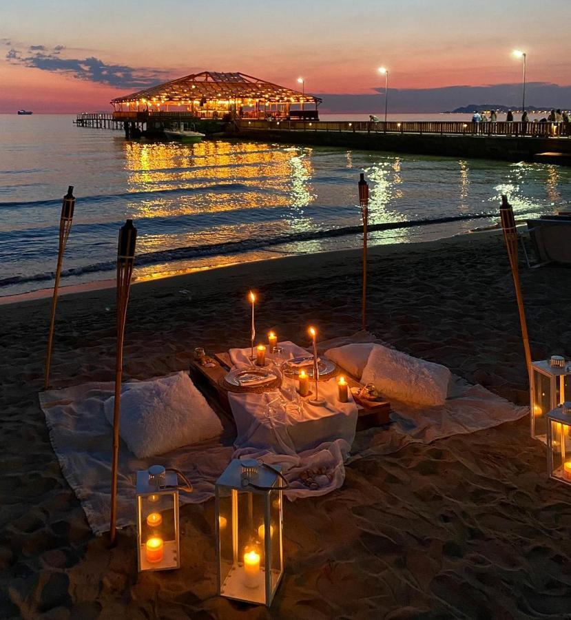 Klajdi Resort & Spa Голем Екстериор снимка Beachfront dining at the Four Seasons Resort
